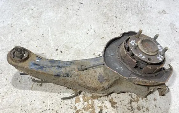 Rear wheel hub spindle/knuckle