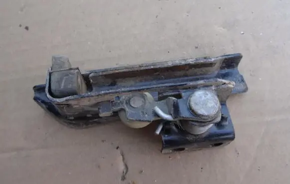 Renault Kangoo II Front door check strap stopper 497760