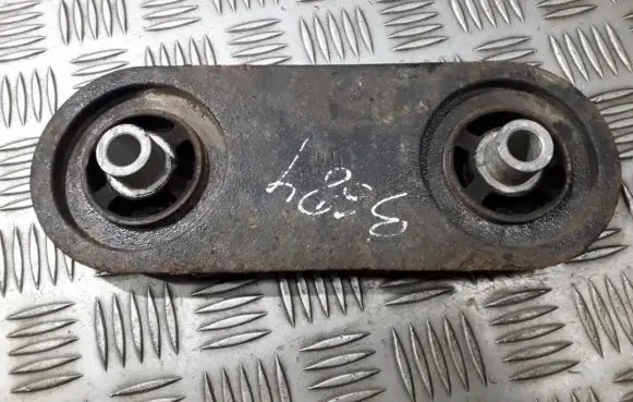 Mercedes-Benz C W203 Engine mount bracket