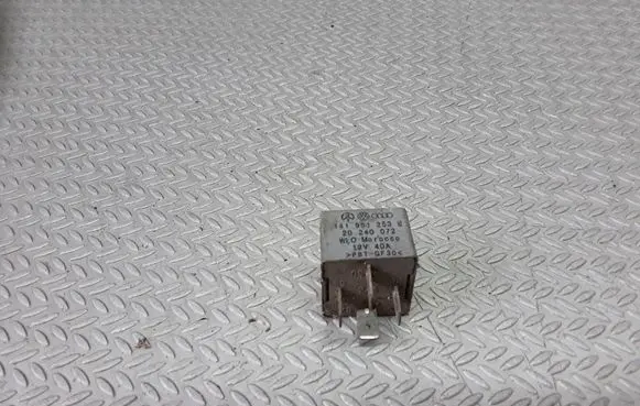 Volkswagen PASSAT B5.5 Other relay 141951253B