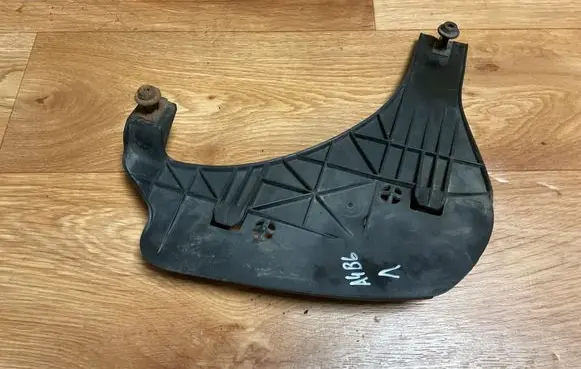 Headlight/headlamp mounting bracket
