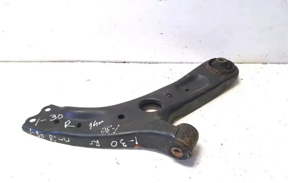 Hyundai i30 Front lower control arm/wishbone 