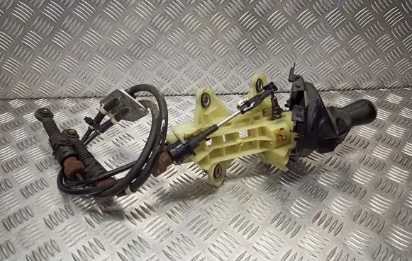 Mazda 2 Gear selector/shifter in gearbox 