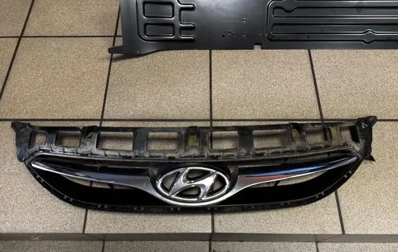 Hyundai i40 Front bumper upper radiator grill 863513Z000