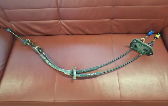 Opel Combo D Gear shift cable bracket 142102633 142102635