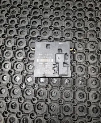 Mercedes-Benz E W211 Door control unit/module 2118703185 00406075