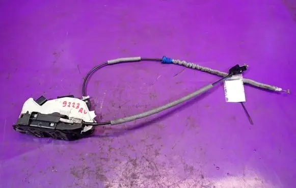 Audi Coupe Front door lock 