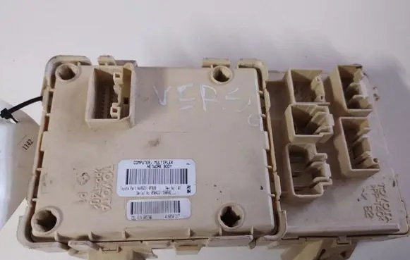 Toyota Corolla Verso AR10 Comfort/convenience module 892210F020