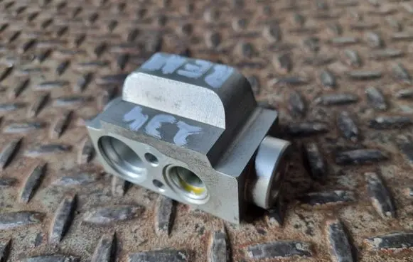 Volkswagen Sharan Air conditioning (A/C) expansion valve 7N0820712
