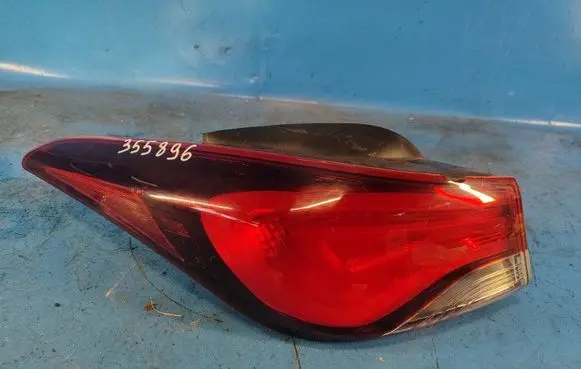 Hyundai Elantra Boot/trunk interior light 924013X230
