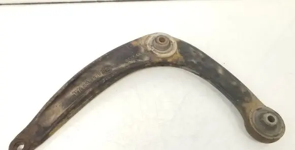 Peugeot 308 Front lower control arm/wishbone 833548