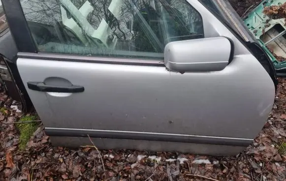Mercedes-Benz C W202 Front door