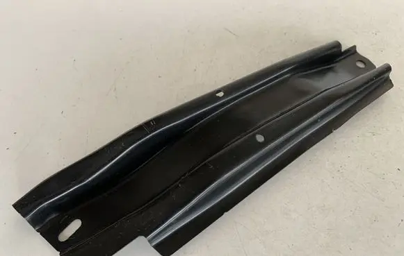 Audi Q5 SQ5 Radiator mount bracket 80A805527