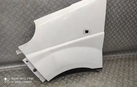 Opel Vivaro Fender