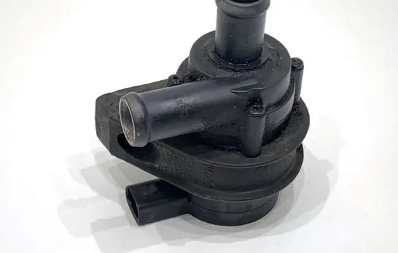 Audi A3 S3 8P Oil filter mounting bracket 1K0965561G