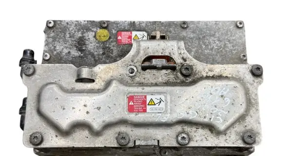 Voltage converter inverter