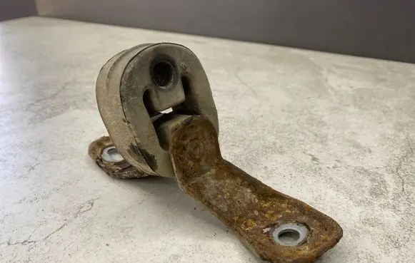 Audi A4 S4 B7 8E 8H Muffler mount bracket/holder 
