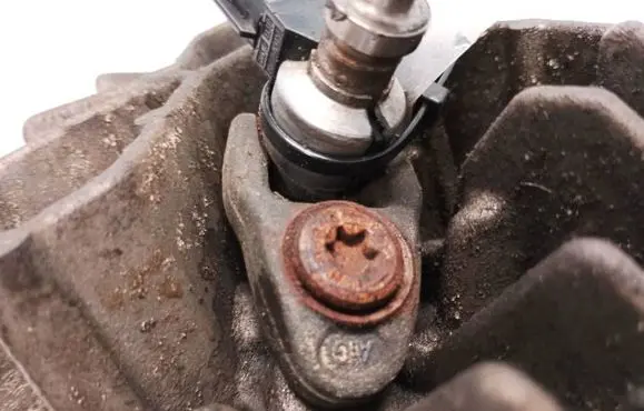 Nissan NV200 Fuel Injector clamp holder 