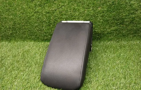 Volkswagen Jetta VI Armrest 5C6864207