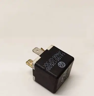 Volkswagen Touareg I Other relay 141951253B