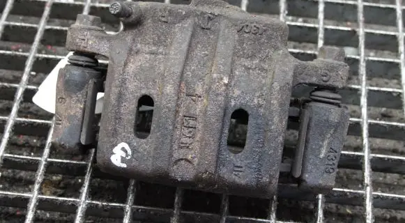 Mitsubishi Outlander Front brake caliper