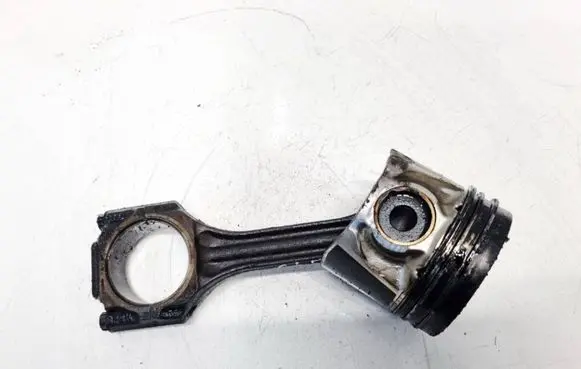 Volkswagen PASSAT B5 Piston with connecting rod 028H