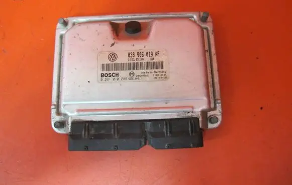Skoda Fabia Mk1 (6Y) Engine control unit/module 038906019AF 0281010289