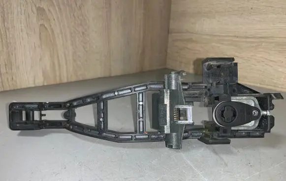 Ford Focus C-MAX Front door exterior handle/bracket 3M51R224A36AD E521F