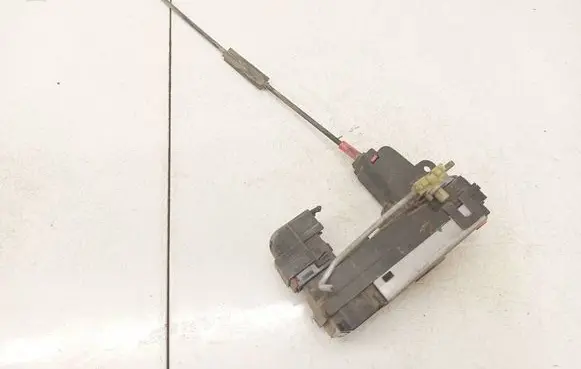 Opel Astra H Rear door lock 13210739