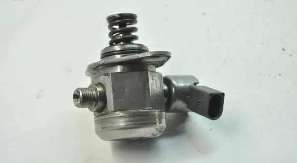 BMW 7 F01 F02 F03 F04 Fuel injection high pressure pump 7595339