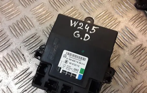 Mercedes-Benz A W169 Door control unit/module 1698207426 A1698207426