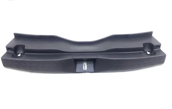 Trunk/boot sill cover protection