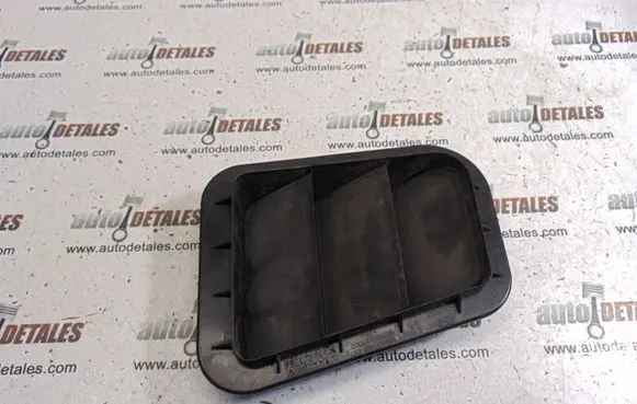Hyundai i30 Quarter panel pressure vent 9751017000