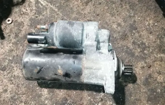 Volkswagen Touran I Starter motor 02E911023H