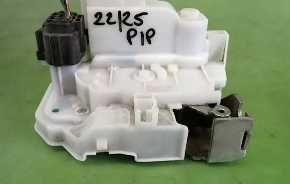 Fiat Tipo Front door lock 519839440