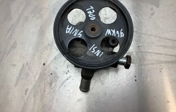 Opel Insignia A Power steering pump 55563329 555633
