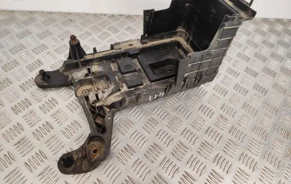 Volkswagen Jetta V Battery box tray 1K0915333C