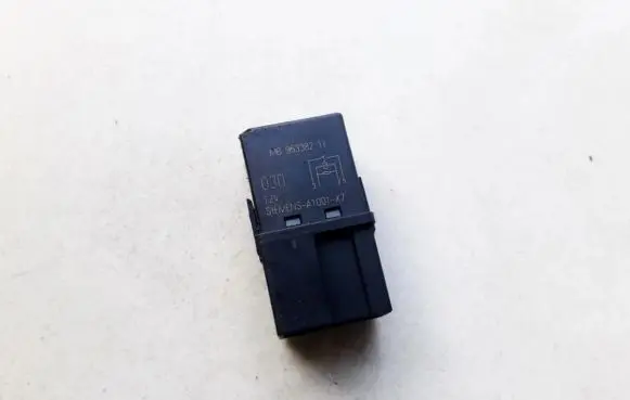 Volvo S40, V40 Other relay mb953382 a1001-x7