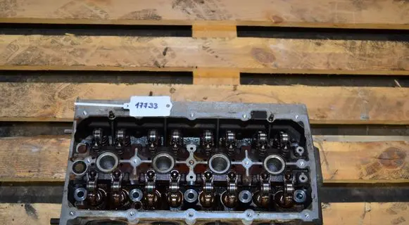 Volkswagen Touran I Engine head 03C103358AB