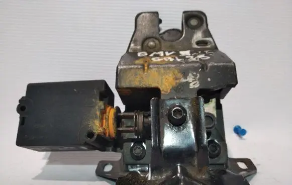 BMW 5 E39 Loading door lock 8168892