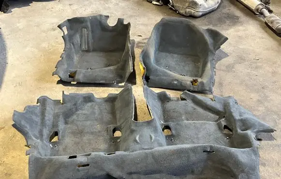 Volvo V70 Car floor mat set 33065174 39873677