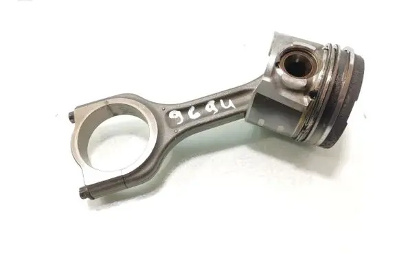 Ford Focus Piston with connecting rod 