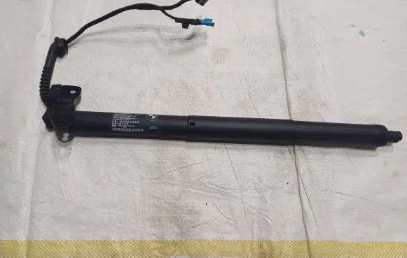 BMW X5 F15 Tailgate strut 961745