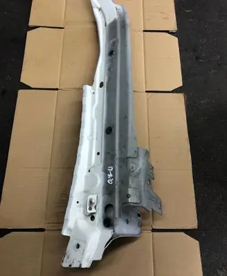 Audi Q7 4L Fender mounting bracket 4L0805175