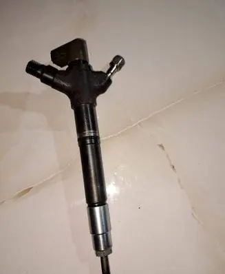 Toyota Avensis T270 Fuel injector 236700R090 0600004923