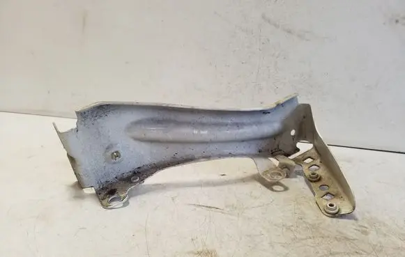 Fender mounting bracket