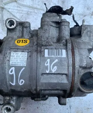 Volkswagen Golf VI Air conditioning (A/C) compressor (pump) 5N0820803F