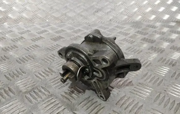 Volvo V70 Vacuum pump 30731825