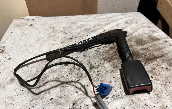 Mazda 3 I Front seatbelt G5547A