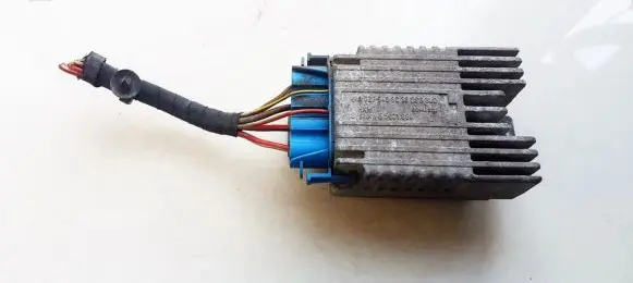 Mercedes-Benz A W168 Coolant fan relay A0275458032